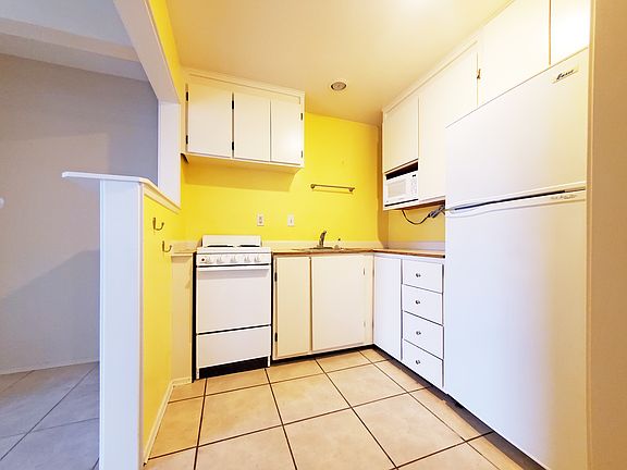 4th image of 17021 Larch Way #C
