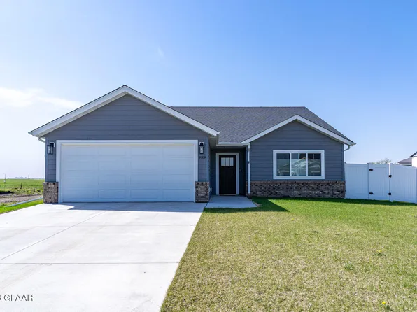 989 David Dr, Grand Forks, ND 58201