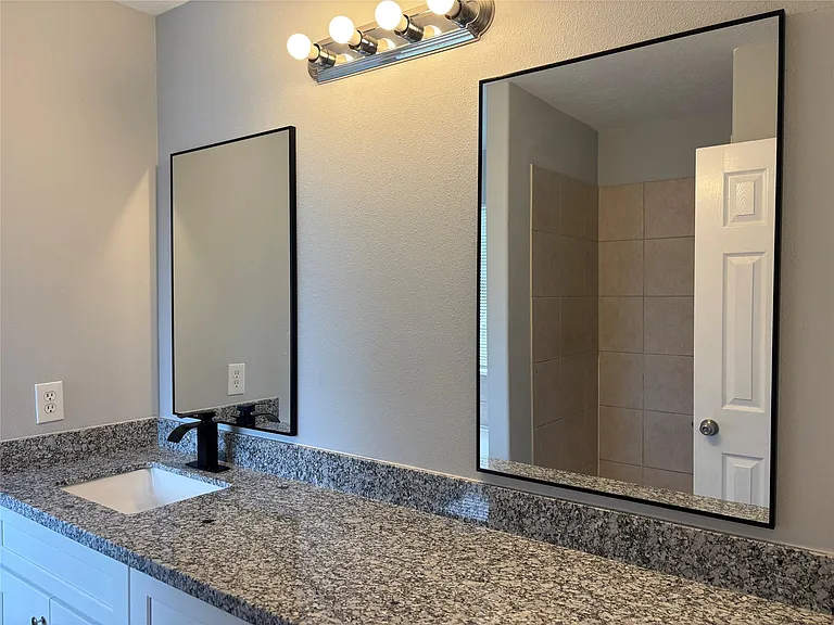 13642 Rural Oak St — Photo 37