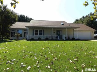 109 Clearview Dr, Pekin, IL 61554