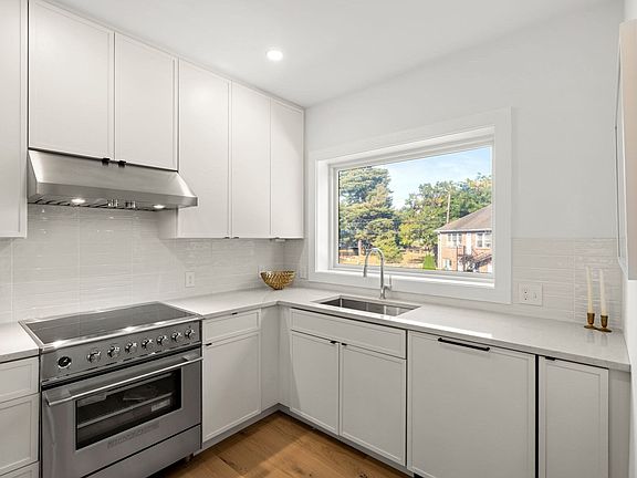 4th image of 12 Elm Ct #12