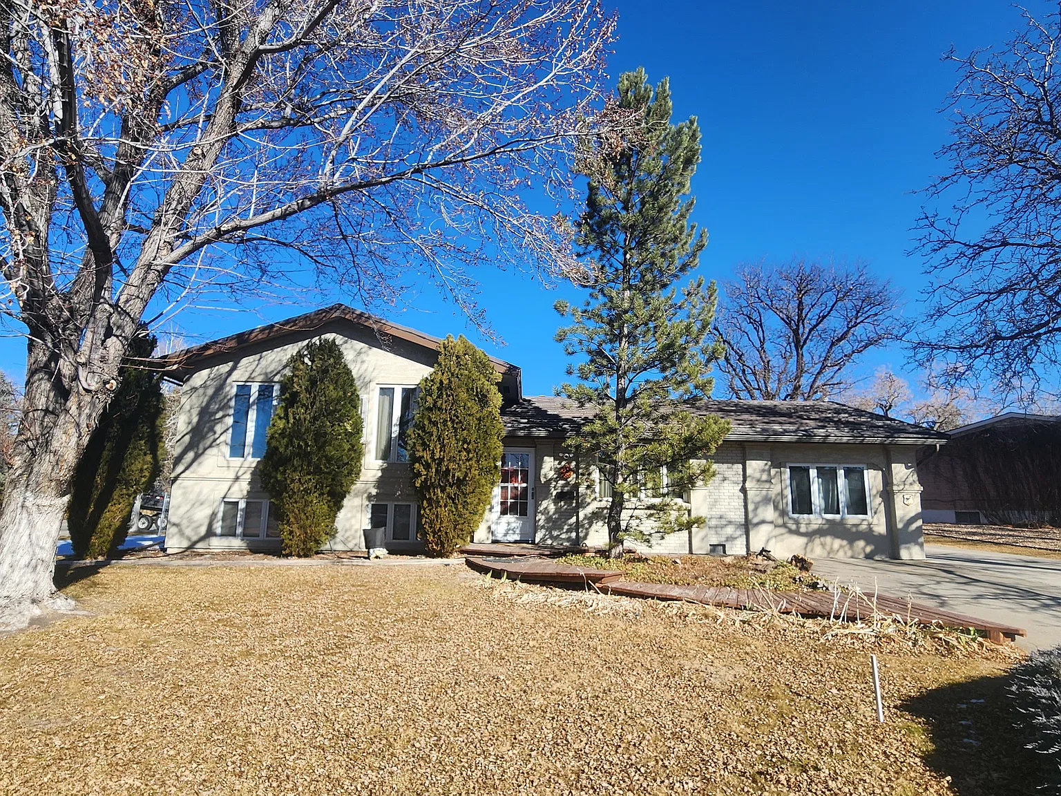 3 bed, 2028 sqft, $2,100 — Photo 1