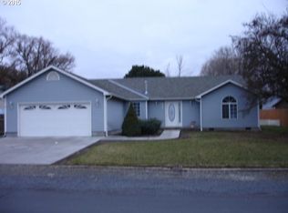 858 E Newport Ave, Hermiston, OR 97838