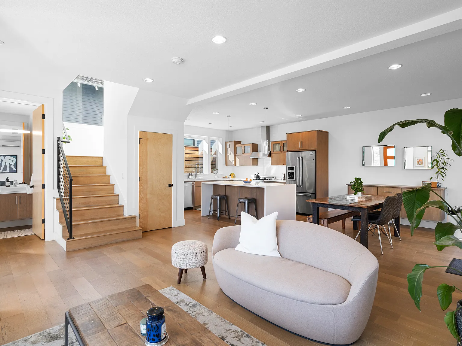 2 bed, 3.5 bath, 2031 sqft, $4,500 — Photo 3