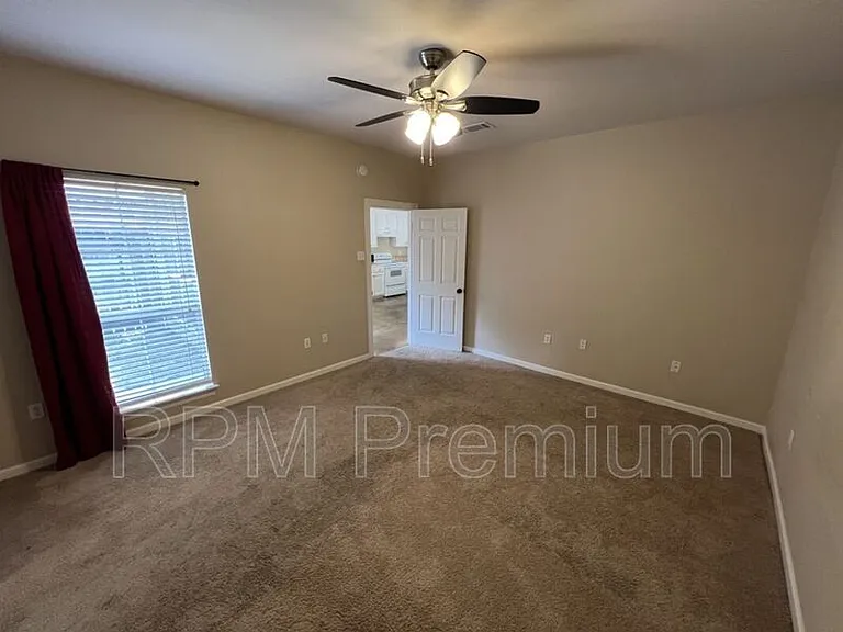 5557 Arialo Dr — Photo 33