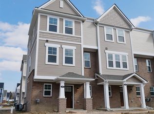 125 Monument Ln, Wixom, MI 48393