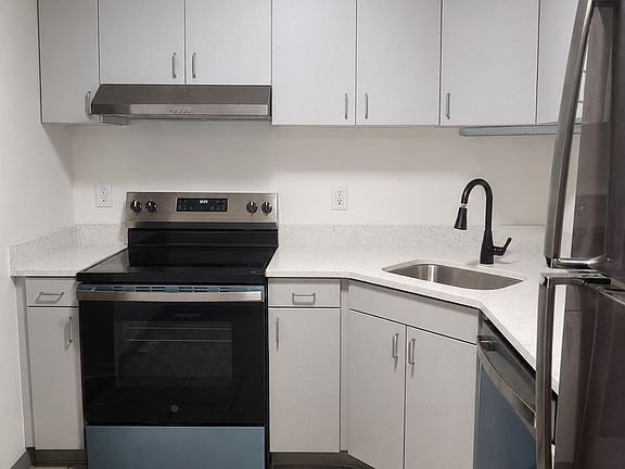 3rd image of 39 Northern Ave #8