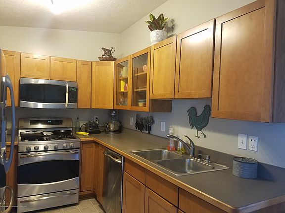 5th image of 413 N Iris Ln