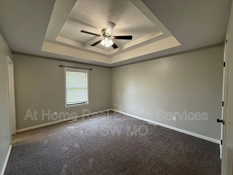 5459 S Jefferson Ave — Photo 10