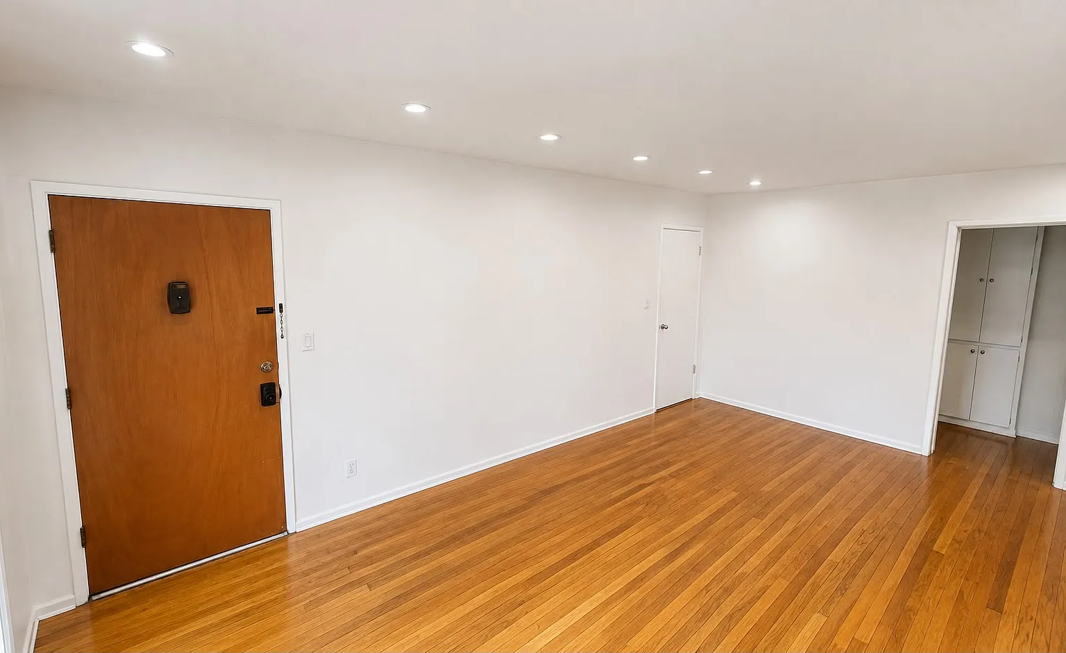 2 bed, 1000 sqft, $2,650 — Photo 2