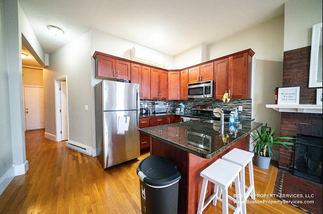 39 Bay State Rd — Photo 3