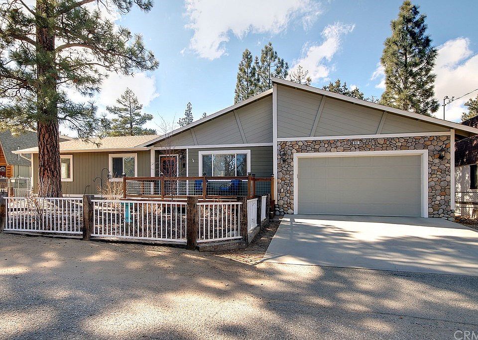1st image of 941 Cypress Ln
