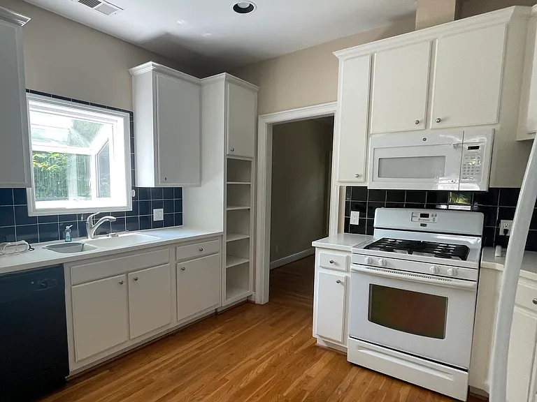 336 Peachtree Ave NE — Photo 4