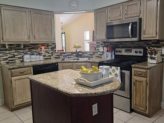 5th image of 2058 WAX MYRTLE Court