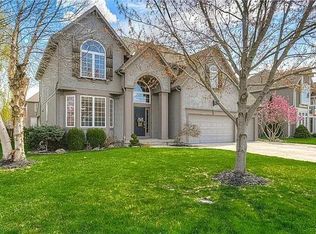 5615 NE Maybrook Rd, Lees Summit, MO 64064