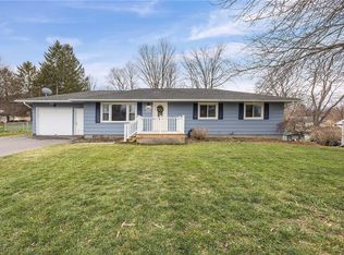 1971 Meadow Dr, Palmyra, NY 14522