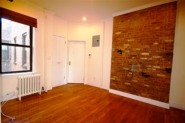 Rented by Town Residential | media 9