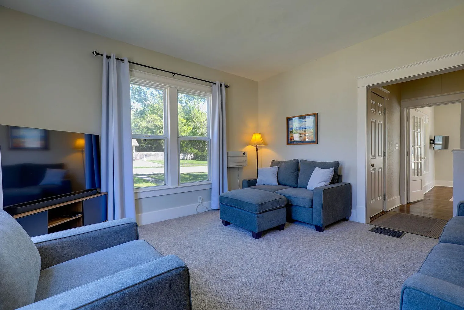 3 bed, 2.0 bath, 1496 sqft, $5,074 — Photo 2