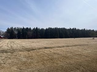 712 Tamarac Dr, Devils Lake, ND 58301