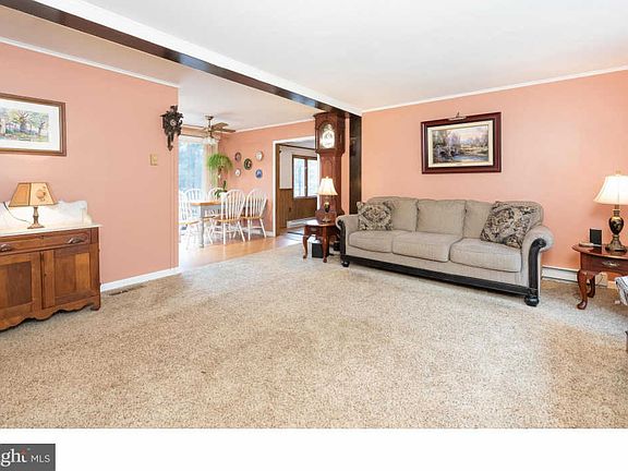 4th image of 111 Karen Cir
