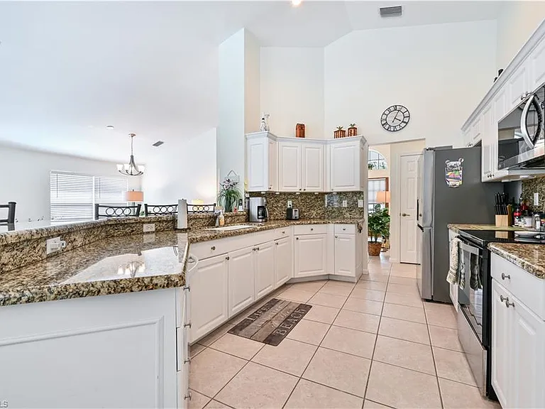 6453 Autumn Woods Blvd — Photo 10