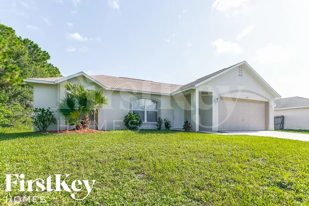 4 bed, 2.0 bath, 1688 sqft, $2,095 — Photo 2