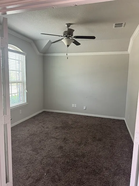 3 bed, 2144 sqft, $2,495 — Photo 4