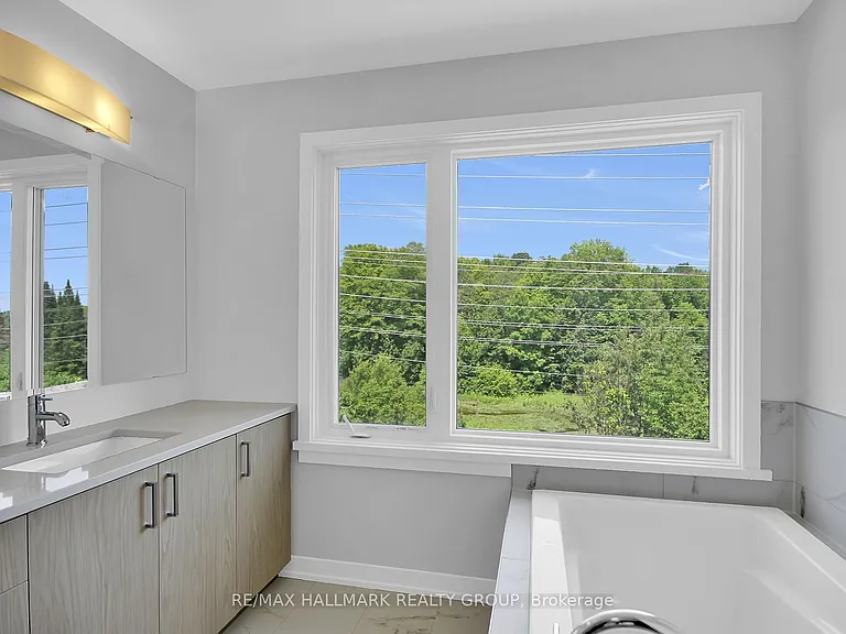 749 Newstead Cres — Photo 31