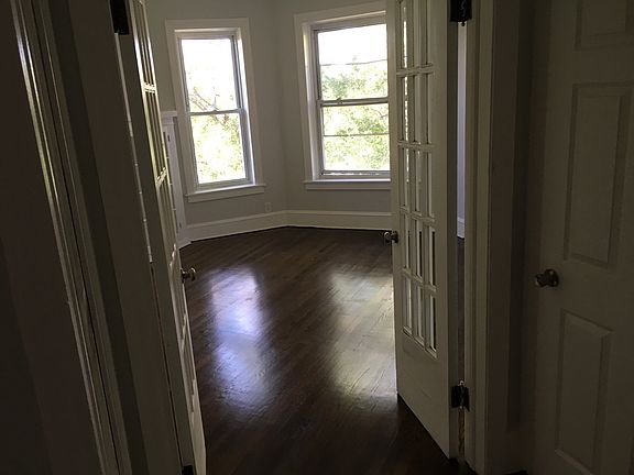 3rd image of 6239 S Ellis Ave APT 1