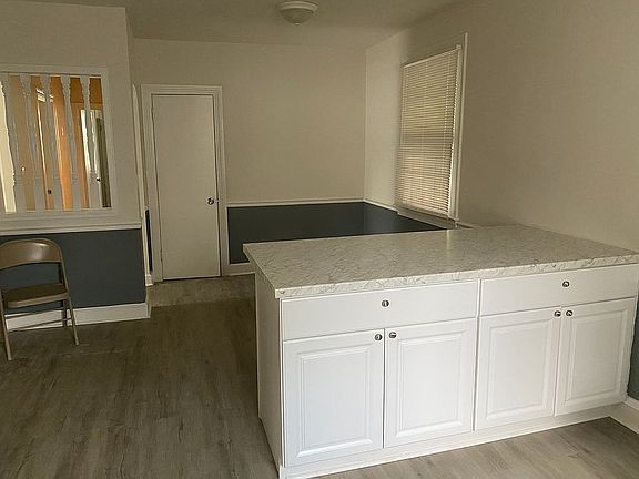 5th image of 317 Arlington Pl