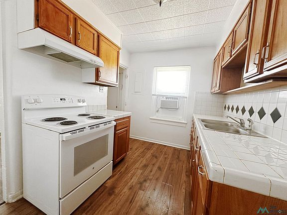 3rd image of 410 Green Acres St
