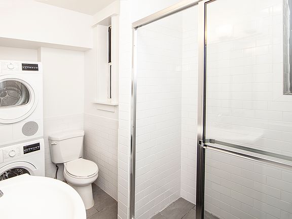 4th image of 329 E 6th St APT 14