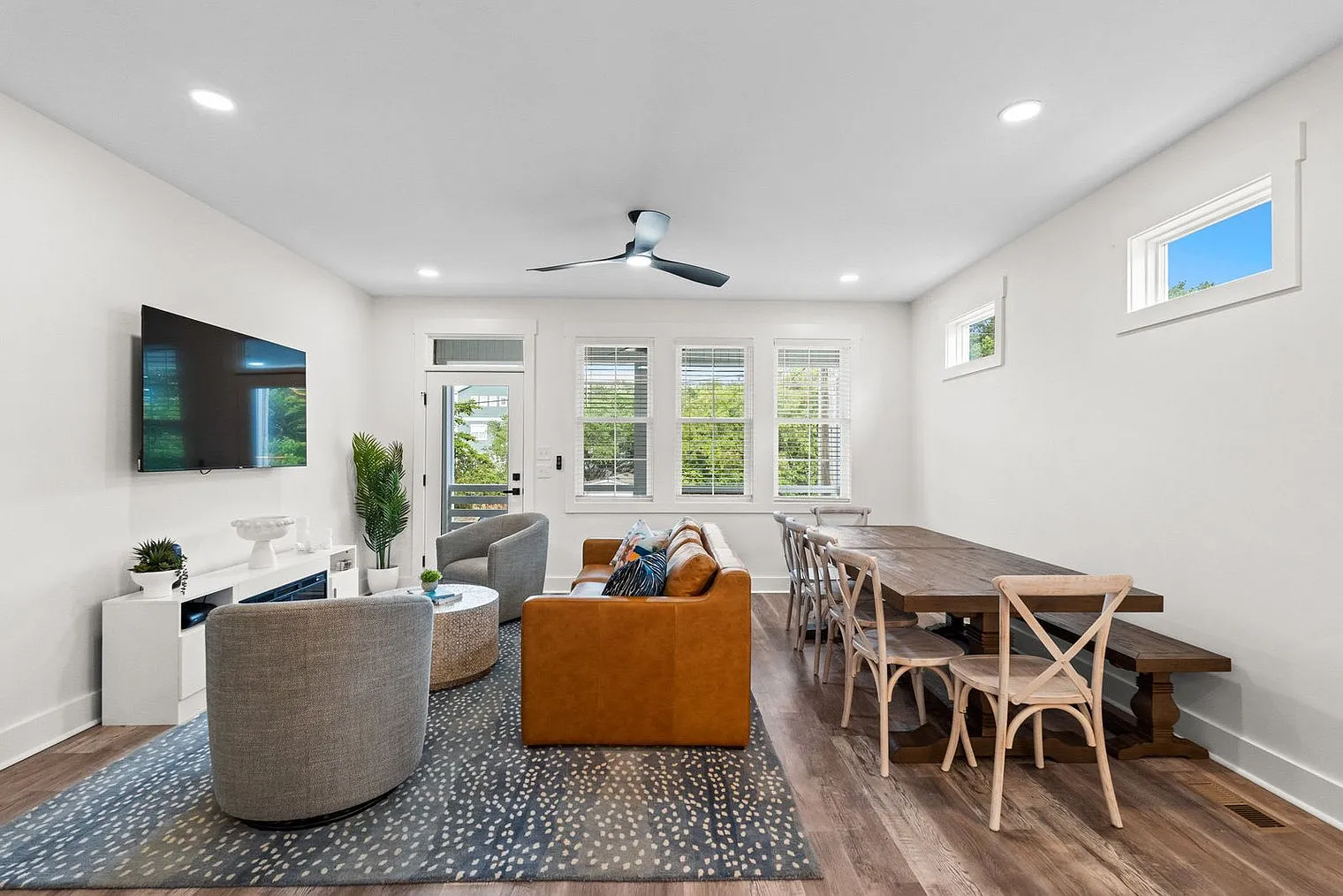 4 bed, 3.0 bath, $12,280 — Photo 2