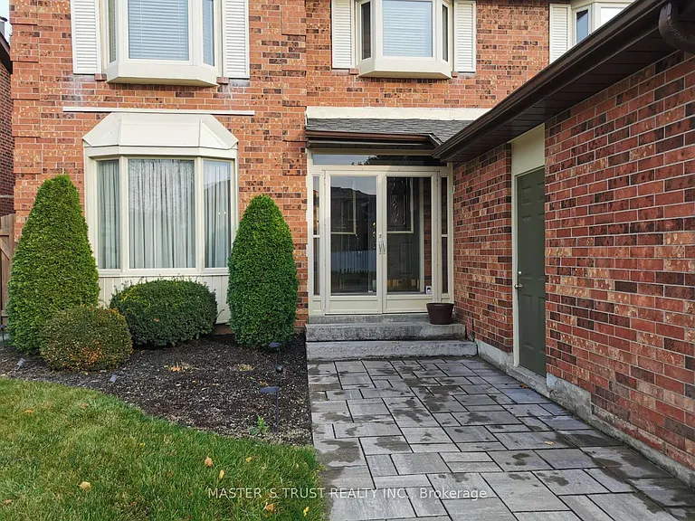 68 Lehman Cres — Photo 2