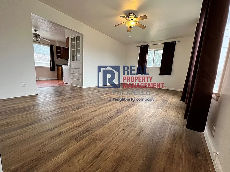 1154 W Eldredge Rd — Photo 3