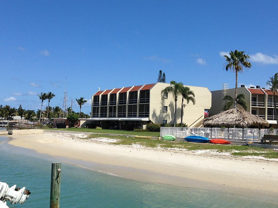 SAND BEACH, POOL, TIKI HUT