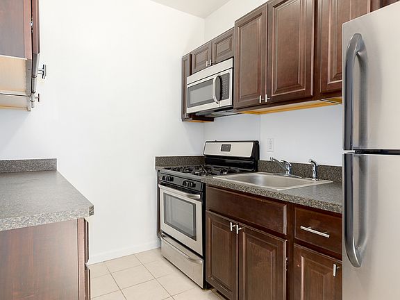 4th image of 4308 40th St APT 3I