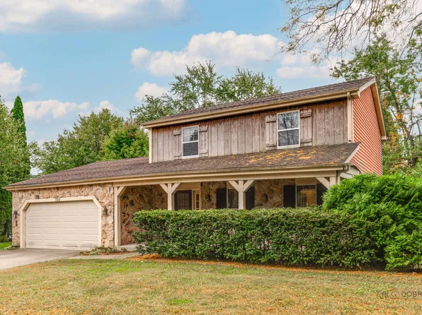 705 Royal Glen Dr, Cary, IL 60013