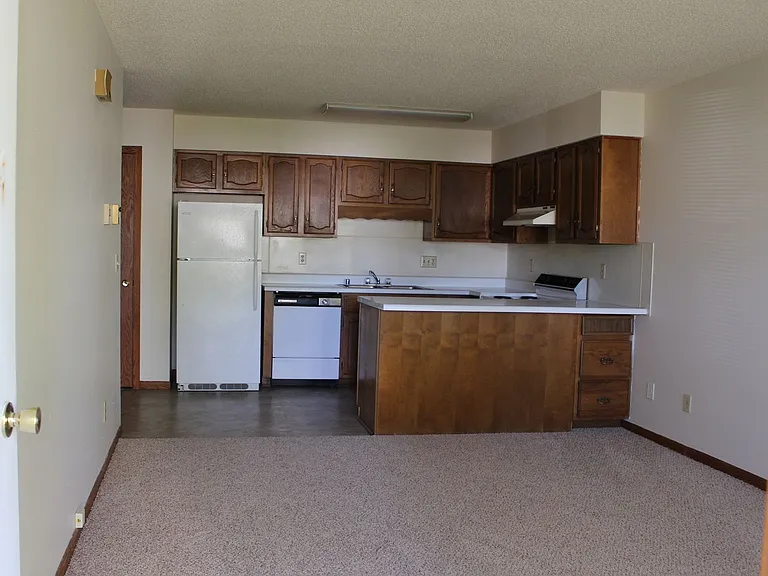400 & 401 Scranton St — Photo 22