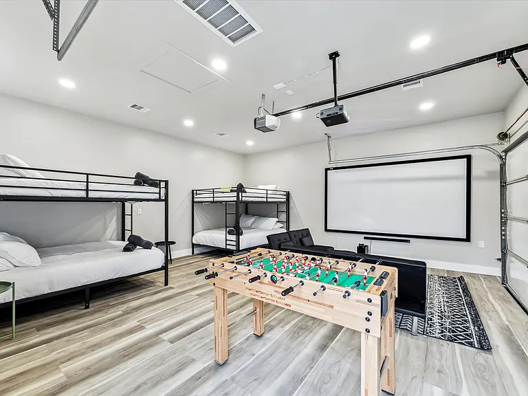 5615 Cerritos Dr — Photo 17