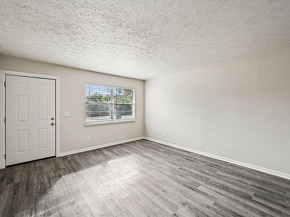 3rd image of 913 SE 8th Street