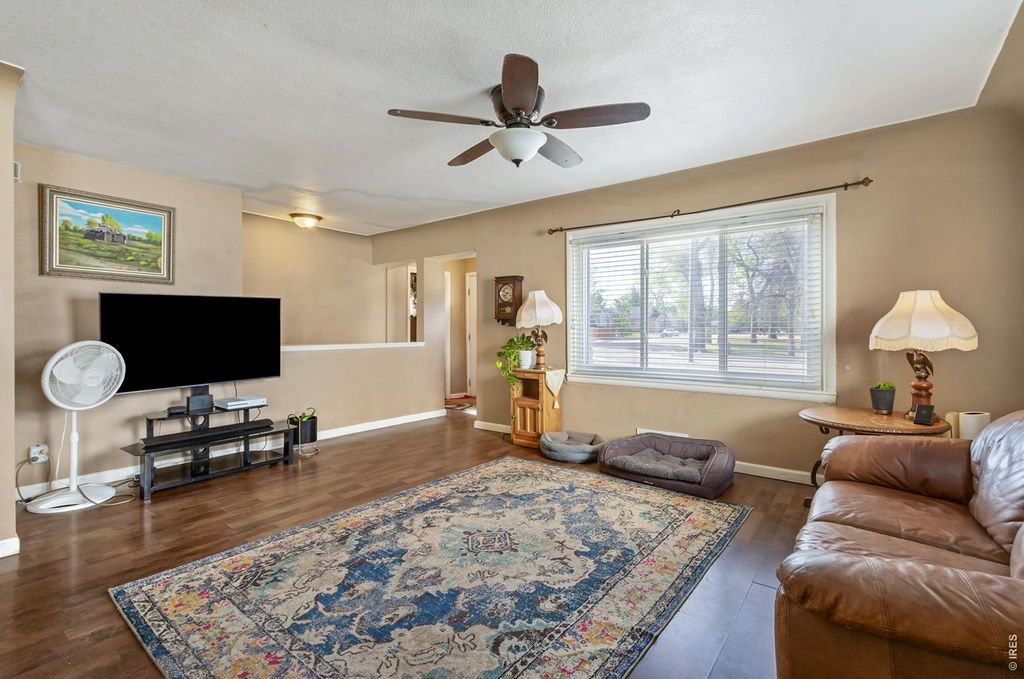 327 W Eisenhower Blvd