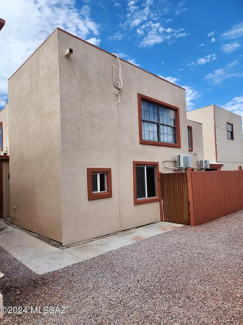 Your Private Retreat Awaits Charming 3BR/2BA Home — Photo 2