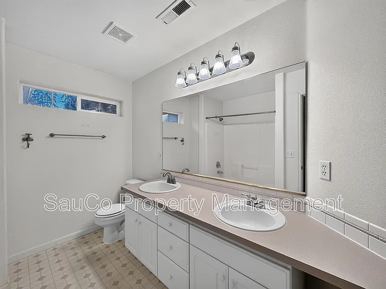 1861 SE 47th Ave — Photo 30