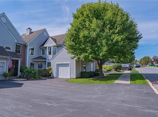 7932 Cross Creek Cir, Breinigsville, PA 18031