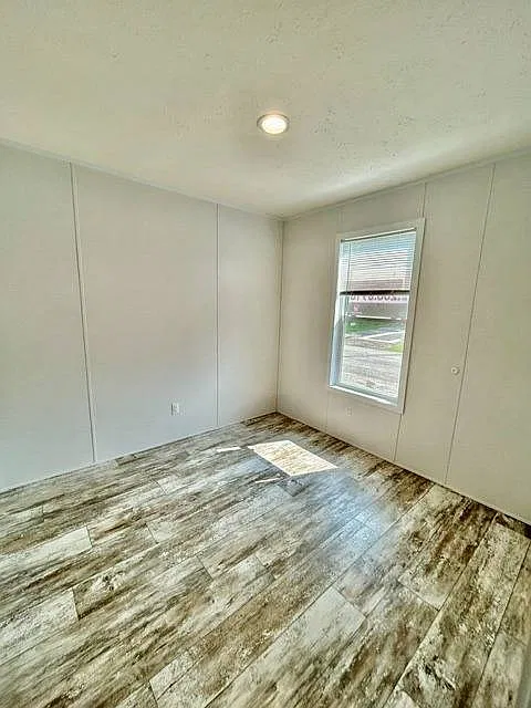 3 bed, 2.0 bath, 1034 sqft, $1,100 — Photo 2
