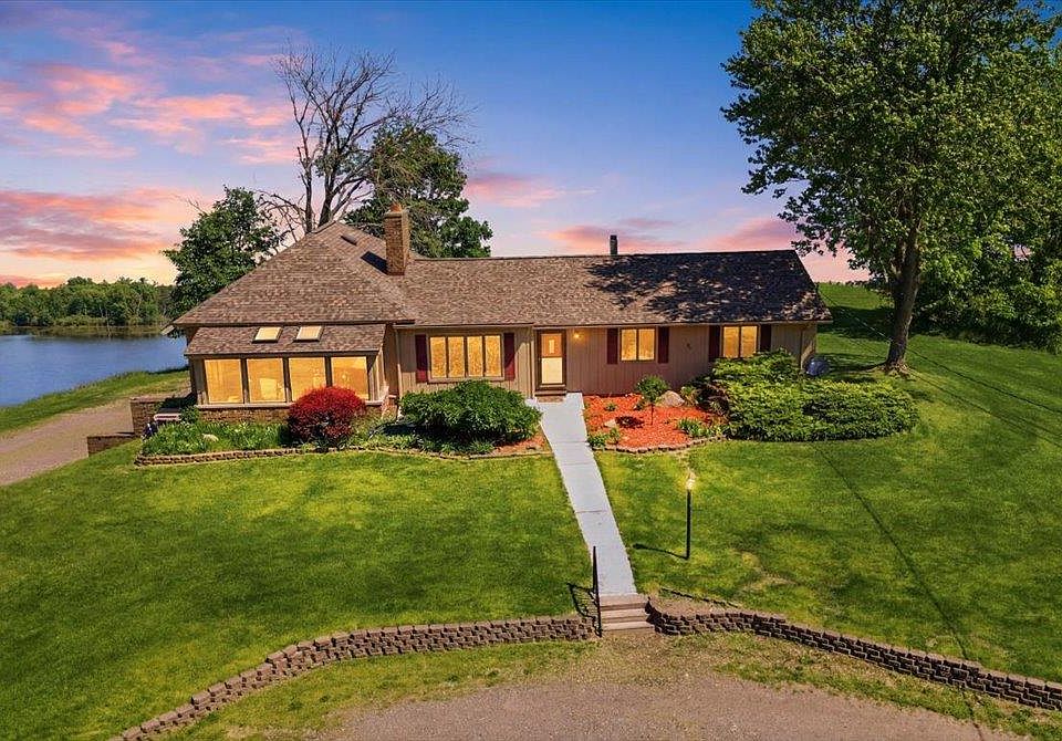 725 Deerpath Ct, photo 2
