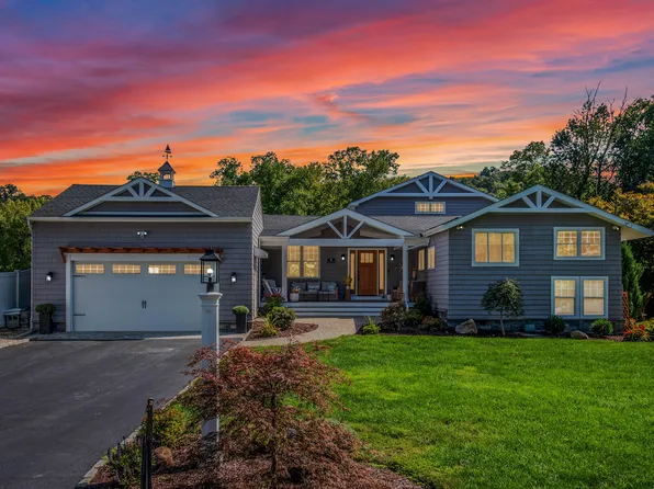 8 Mackenzie Circle, Newtown, CT 06482