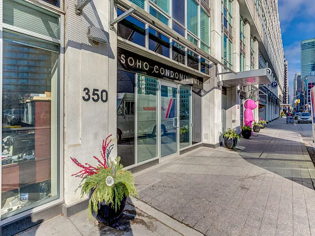 350 Wellington St W #M08 — Photo 3