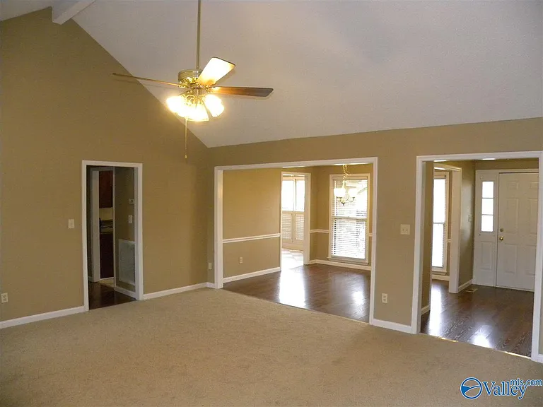102 Pam Cir — Photo 3